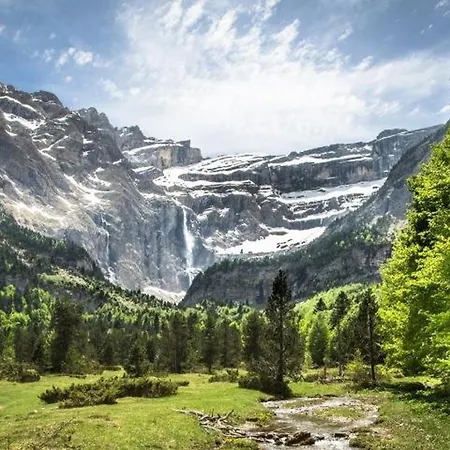 T2 Avec Balcon, Piscine Et Parking A Luz-saint-sauveur, Proche Commodites Et Stations De - Fr-1-402-140