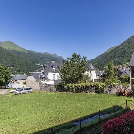 Apartment T2 Avec Balcon, Piscine Et Parking A Luz-saint-sauveur, Proche Commodites Et Stations De - Fr-1-402-140