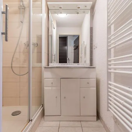 Appartement T2 Avec Balcon, Piscine Et Parking A Luz-saint-sauveur, Proche Commodites Et Stations De - Fr-1-402-140 Luz-Saint-Sauveur