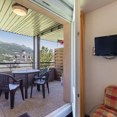 Appartement T2 Avec Balcon, Piscine Et Parking A Luz-saint-sauveur, Proche Commodites Et Stations De - Fr-1-402-140 Luz-Saint-Sauveur