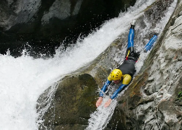 T2 Avec Balcon, Piscine Et Parking A Luz-saint-sauveur, Proche Commodites Et Stations De - Fr-1-402-140 Апартаменты Люс-Сен-Совёр